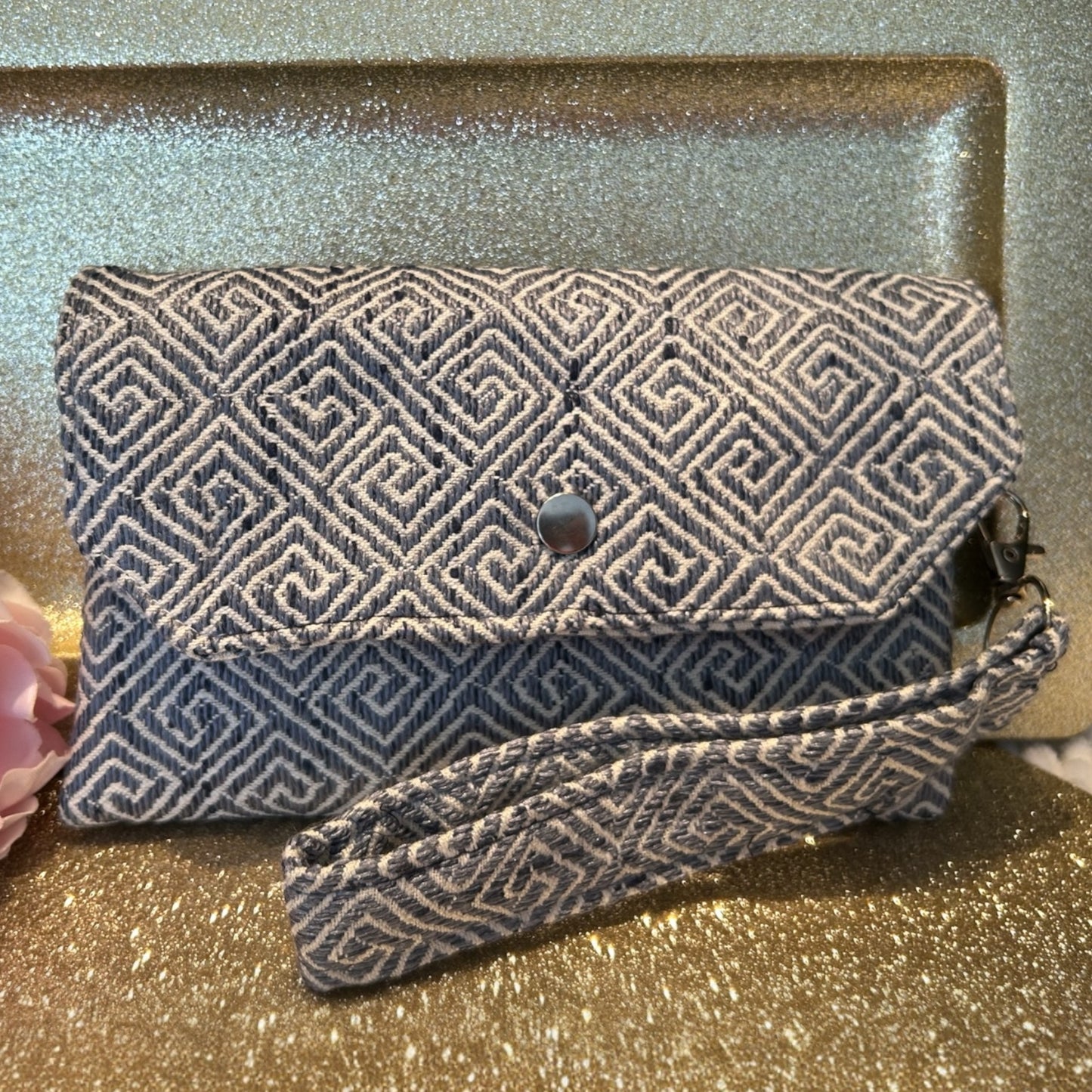 Moxie Wristlet Wallet – Stylish, Functional, and Simple