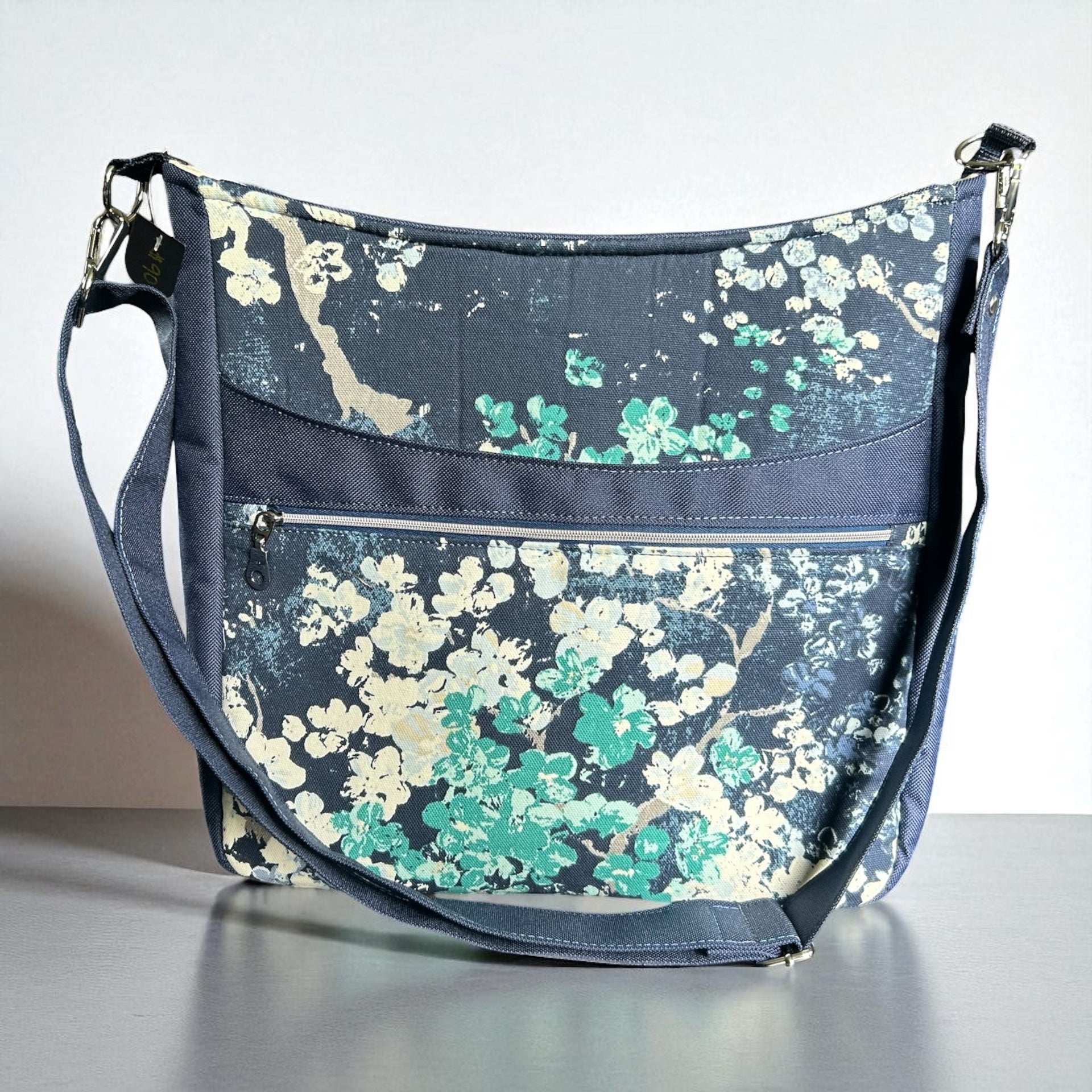 The Perfect Travel Bag – Secure, Stylish & Incredibly Organized Blue Floral