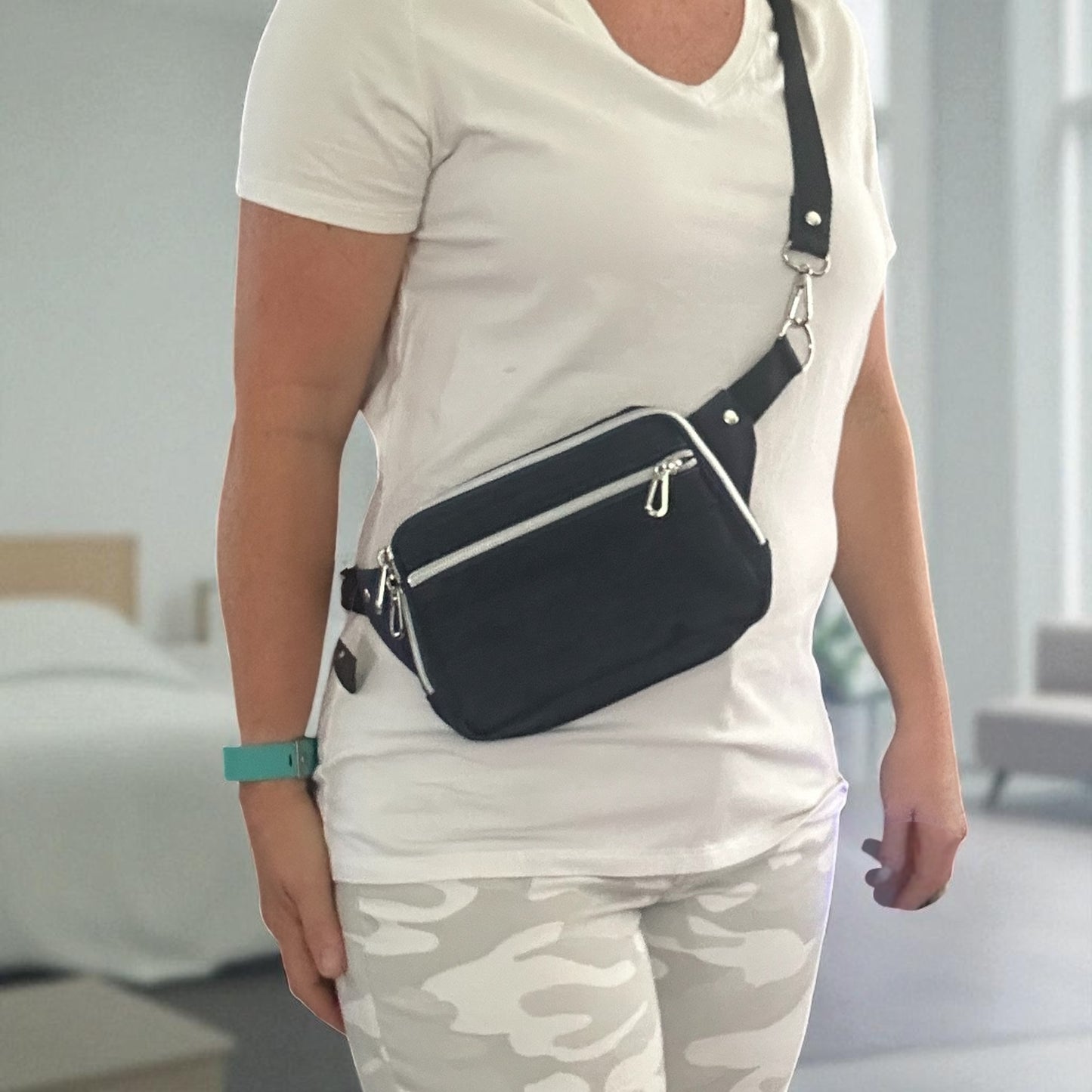 Fanny Pack Crossbody – Adjustable Belt Bag with Double Zipper & Exterior Pocket